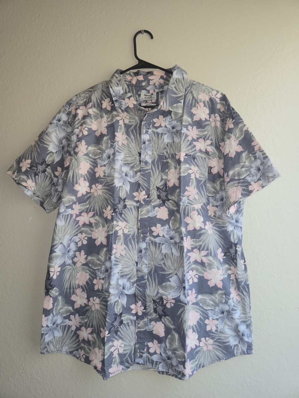 Hurley Mens Floral Button Up Shirt XL Short Sleeve Blue Pink Stretch Fit Beach